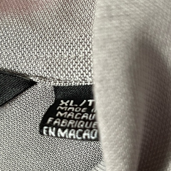 Travis Mathew Size XL Men’s Polo Gray with White Stripe Golf Casual Active Wear - Picture 7 of 7